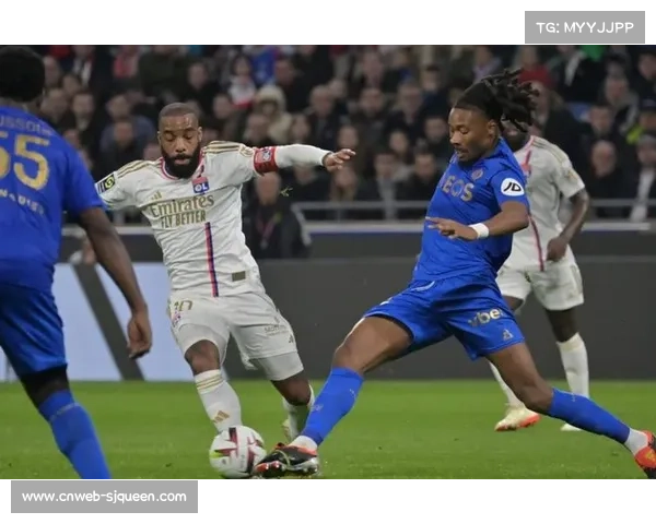 扎鲁里关键进球助朗斯客场逆转里昂2比1上演惊险胜利